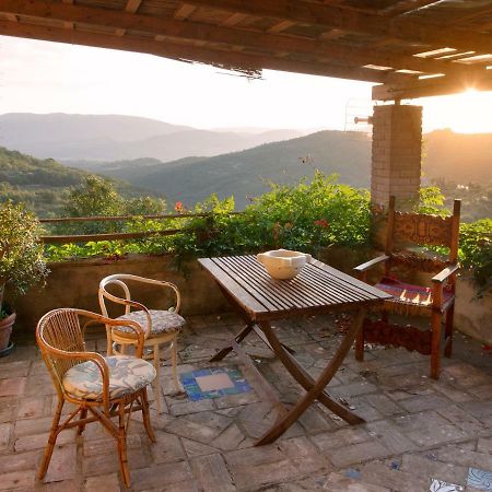 Casa La Valle, Gubbio, Frazione Santa Cristina Acomodação com café da manhã Exterior foto